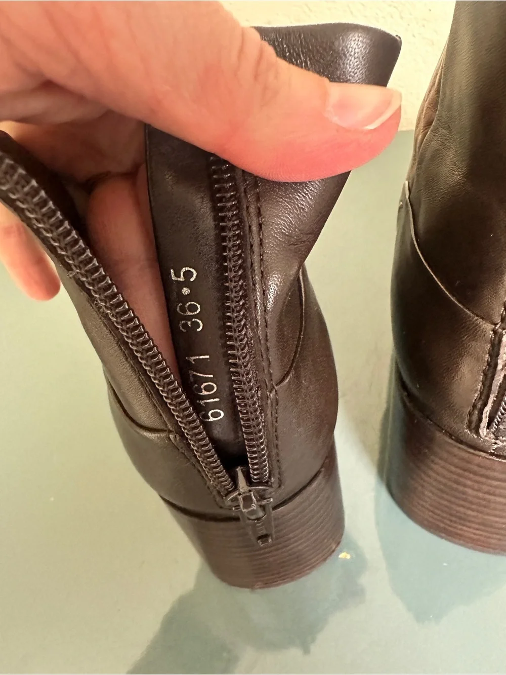 Everybody by BZ Moda vtg boots